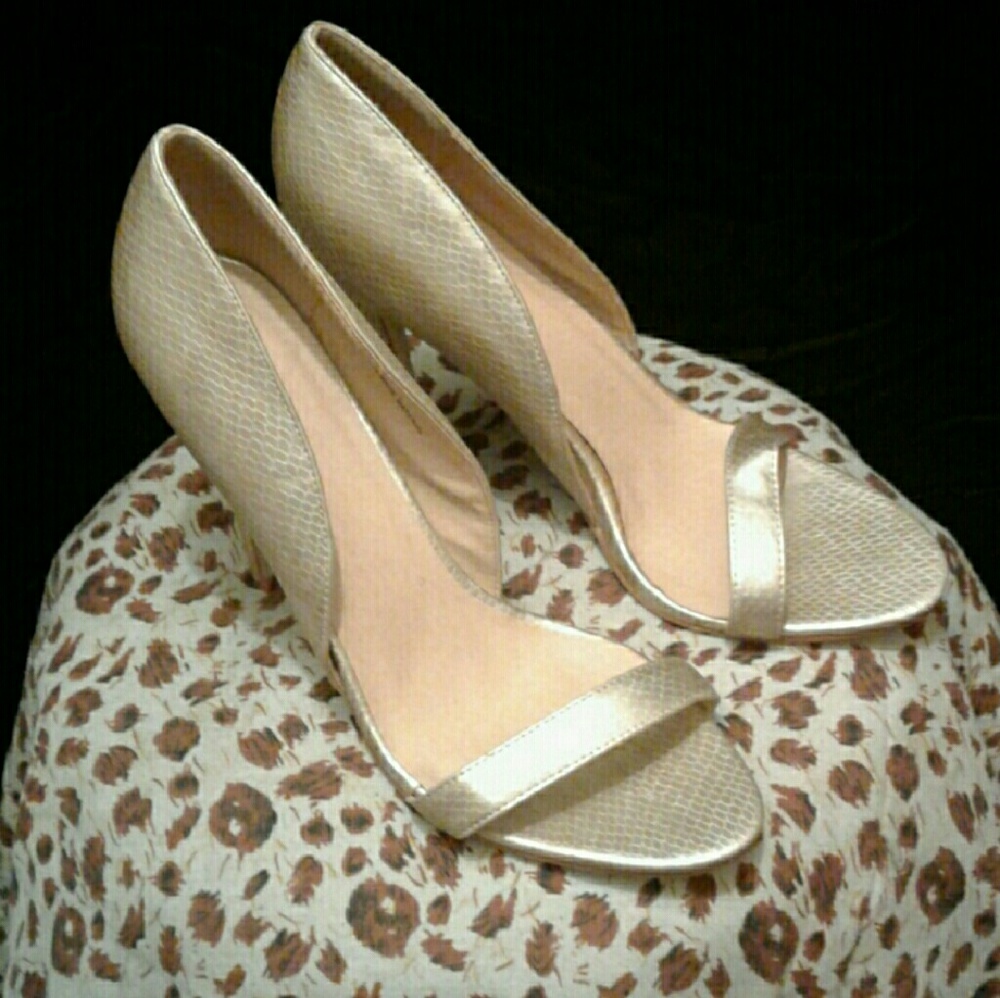Gold slip on Heel